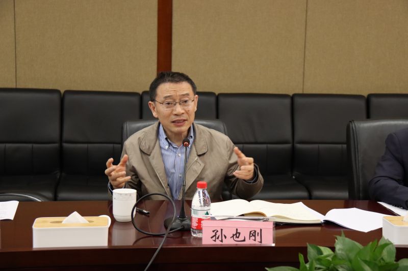 孫也剛同志調研中國科學院上海硅酸鹽研究所